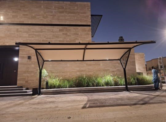 أحدث تصاميم المظلات والسواتر العصرية للمنازل والحدائق