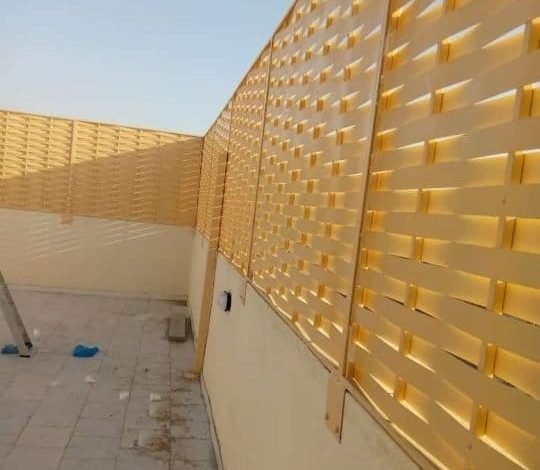 أنواع القماش المستخدمة في السواتر ومقاومتها للعوامل الجوية