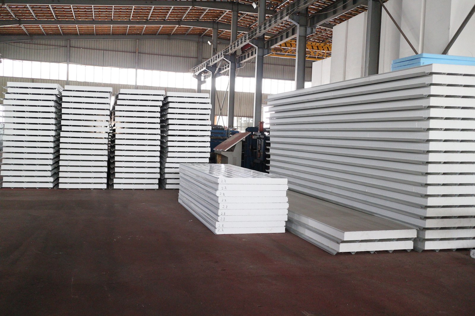 تفاصيل فواصل الساندوتش بانل